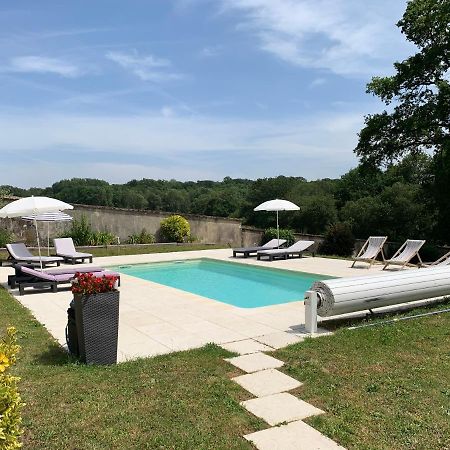 ホテルシャトー ル バルー Chemilly-sur-Yonne エクステリア 写真