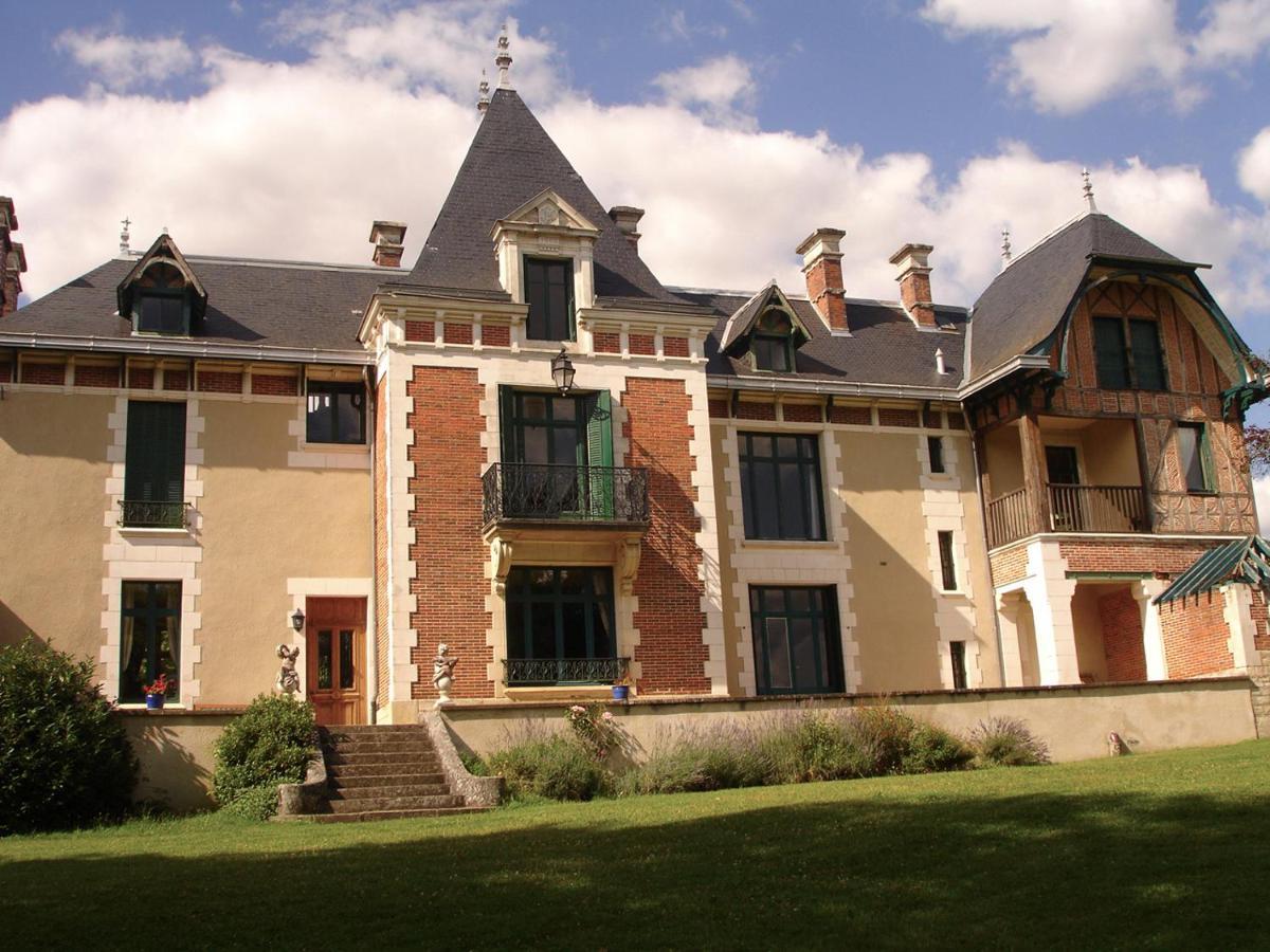 ホテルシャトー ル バルー Chemilly-sur-Yonne エクステリア 写真