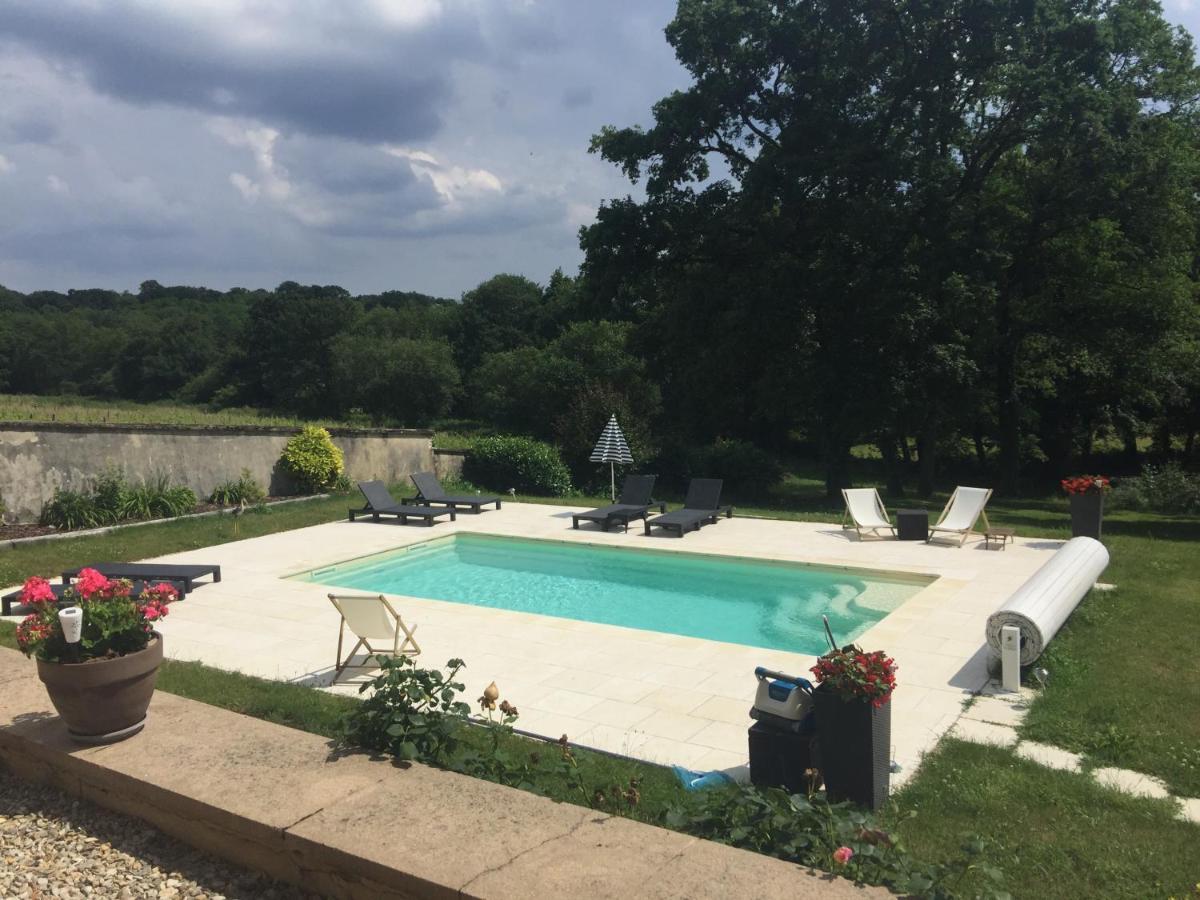 ホテルシャトー ル バルー Chemilly-sur-Yonne エクステリア 写真