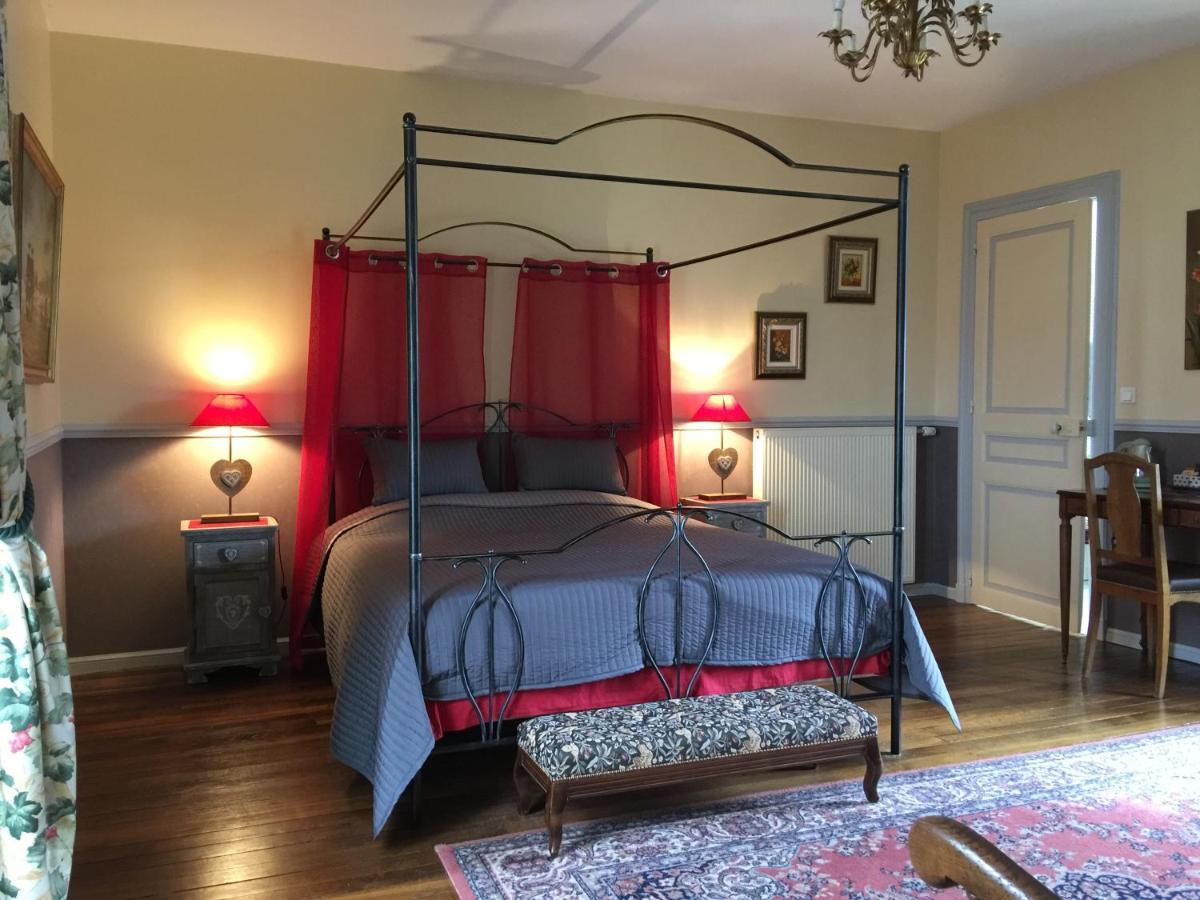 ホテルシャトー ル バルー Chemilly-sur-Yonne 部屋 写真