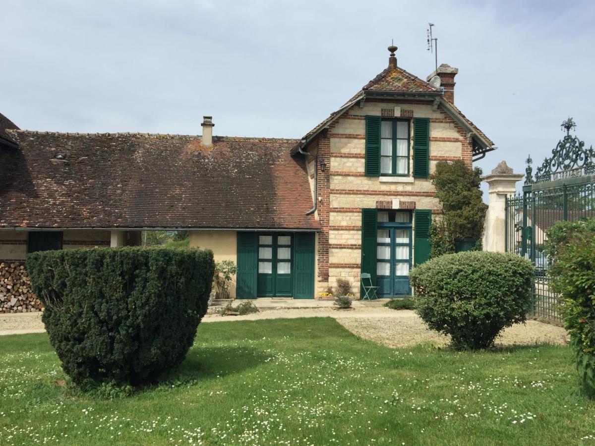 ホテルシャトー ル バルー Chemilly-sur-Yonne 部屋 写真