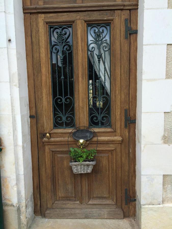 ホテルシャトー ル バルー Chemilly-sur-Yonne エクステリア 写真