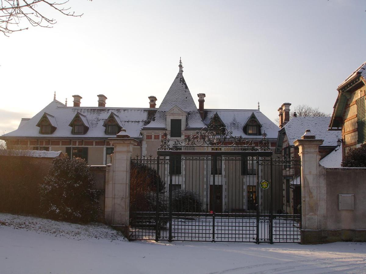 ホテルシャトー ル バルー Chemilly-sur-Yonne エクステリア 写真