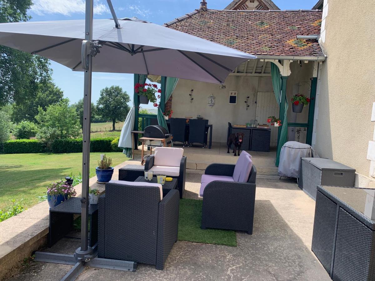 ホテルシャトー ル バルー Chemilly-sur-Yonne エクステリア 写真