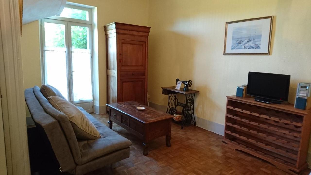 ホテルシャトー ル バルー Chemilly-sur-Yonne 部屋 写真