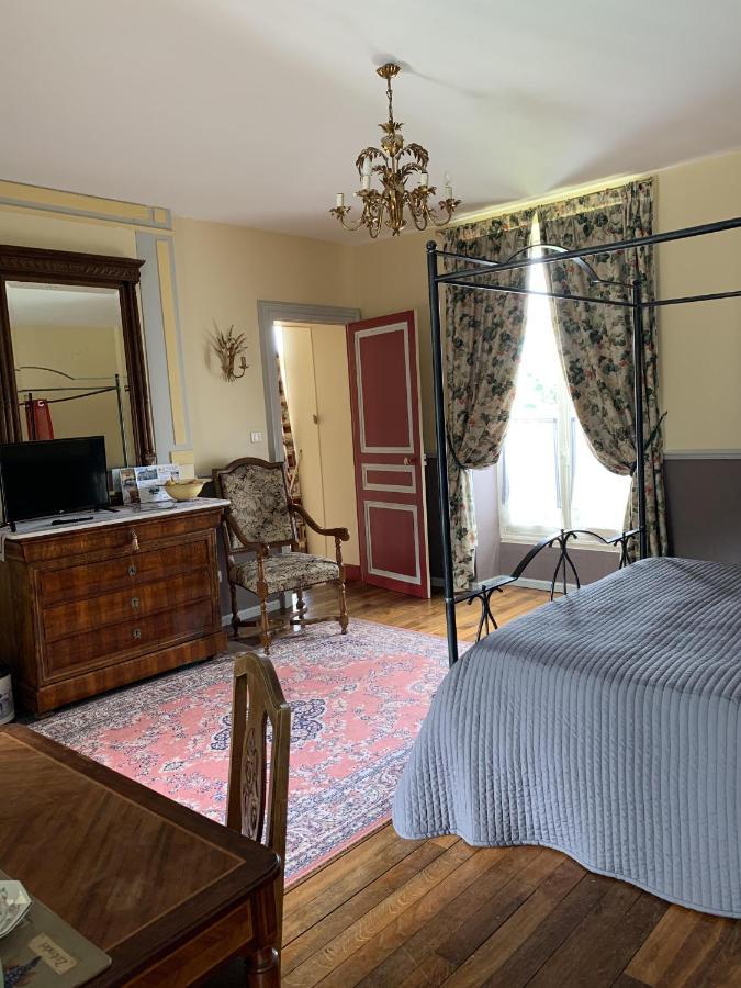 ホテルシャトー ル バルー Chemilly-sur-Yonne 部屋 写真