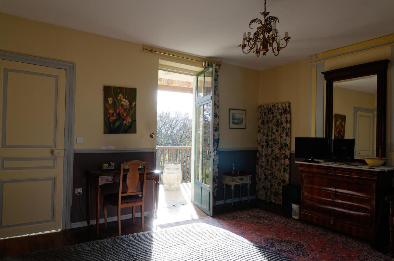 ホテルシャトー ル バルー Chemilly-sur-Yonne 部屋 写真