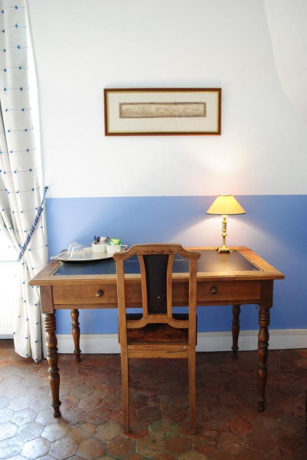 ホテルシャトー ル バルー Chemilly-sur-Yonne 部屋 写真