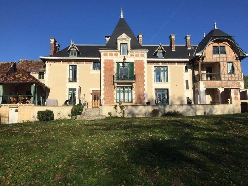ホテルシャトー ル バルー Chemilly-sur-Yonne エクステリア 写真
